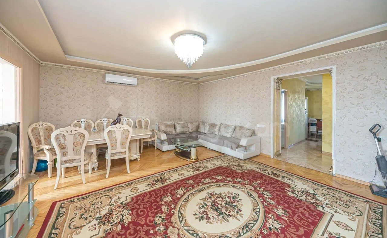 3 Սենյականոց Բնակարան Քարե Շենքում, 76քմ, 5/5 հարկ, Կապիտալ Վերանորոգված