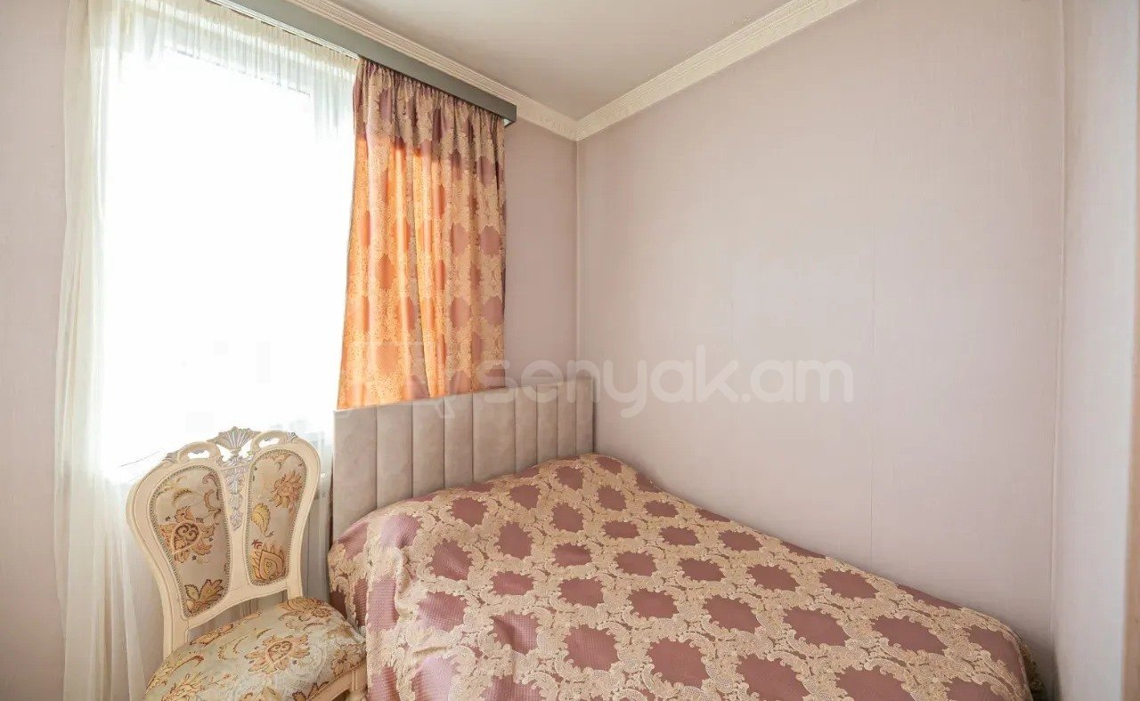 3 Սենյականոց Բնակարան Քարե Շենքում, 76քմ, 5/5 հարկ, Կապիտալ Վերանորոգված