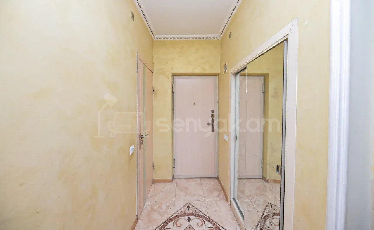 3 Սենյականոց Բնակարան Քարե Շենքում, 76քմ, 5/5 հարկ, Կապիտալ Վերանորոգված