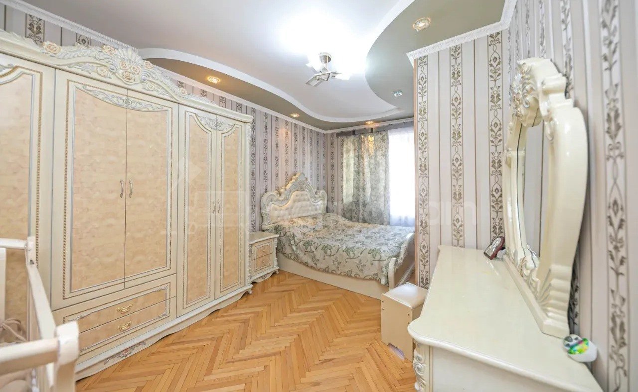 3 Սենյականոց Բնակարան Քարե Շենքում, 76քմ, 5/5 հարկ, Կապիտալ Վերանորոգված