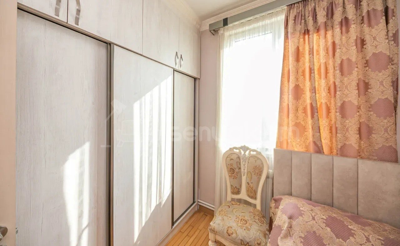 3 Սենյականոց Բնակարան Քարե Շենքում, 76քմ, 5/5 հարկ, Կապիտալ Վերանորոգված