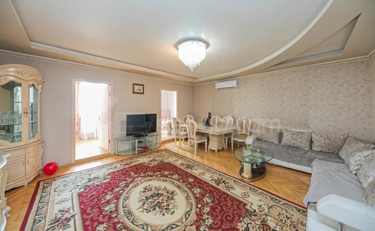 3 Սենյականոց Բնակարան Քարե Շենքում, 76քմ, 5/5 հարկ, Կապիտալ Վերանորոգված