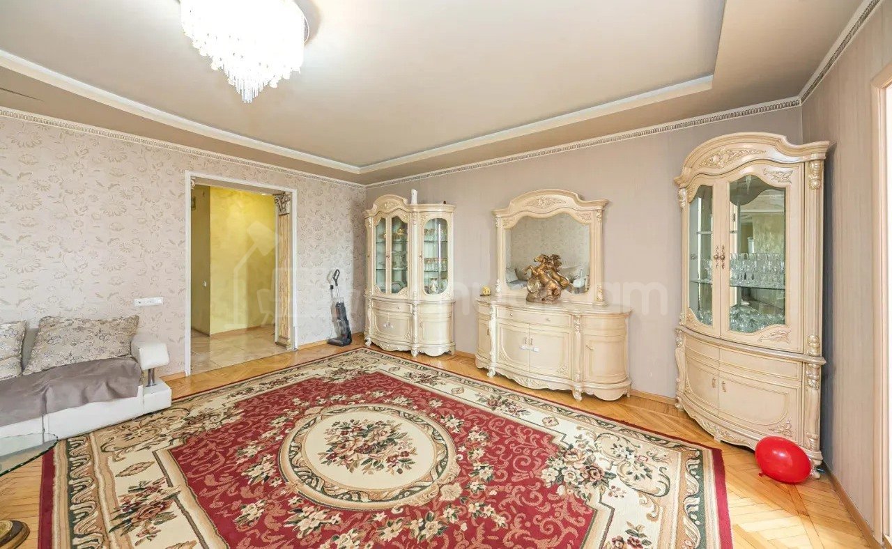 3 Սենյականոց Բնակարան Քարե Շենքում, 76քմ, 5/5 հարկ, Կապիտալ Վերանորոգված