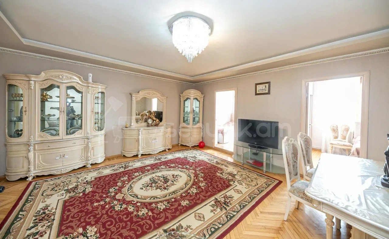 3 Սենյականոց Բնակարան Քարե Շենքում, 76քմ, 5/5 հարկ, Կապիտալ Վերանորոգված