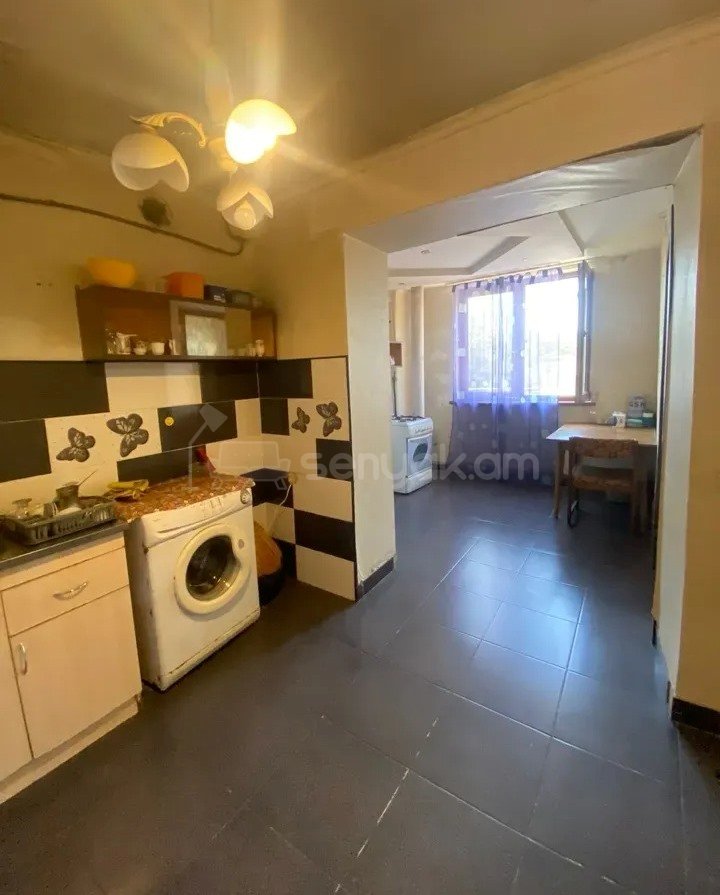 3 Սենյականոց Բնակարան Քարե Շենքում, 67քմ, 3/4 հարկ, Նորմալ Վիճակում