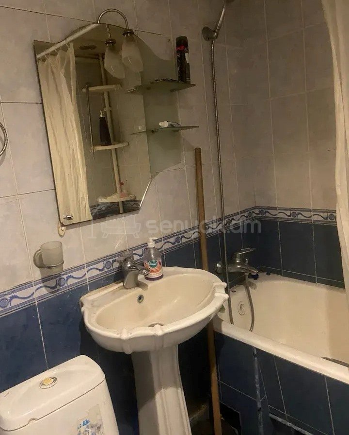 3 Սենյականոց Բնակարան Քարե Շենքում, 67քմ, 3/4 հարկ, Նորմալ Վիճակում