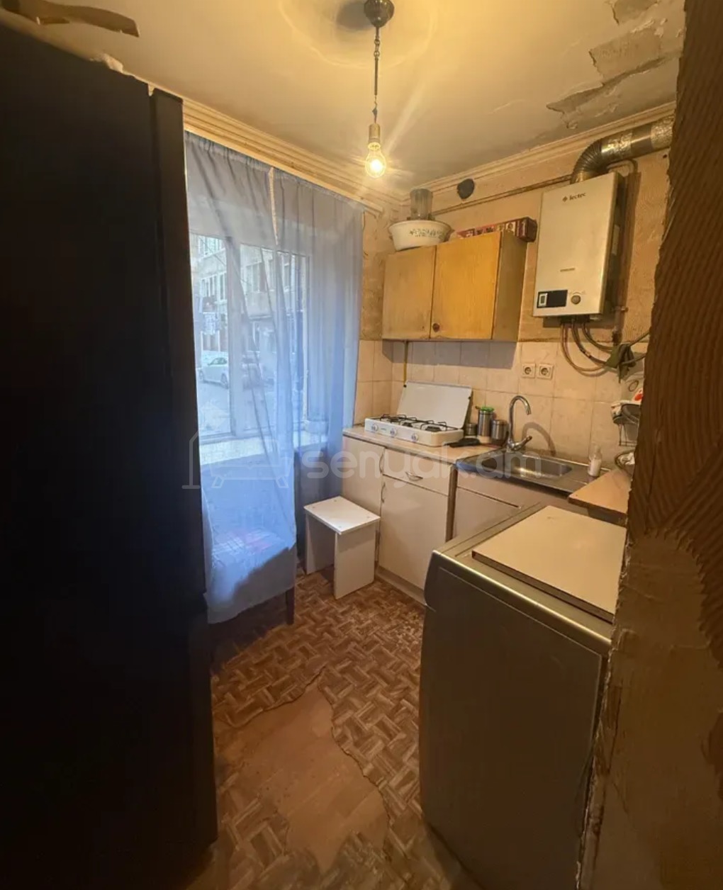 1 Սենյականոց Բնակարան Քարե Շենքում, 33քմ, 1/4 հարկ, Պետական Վիճակում