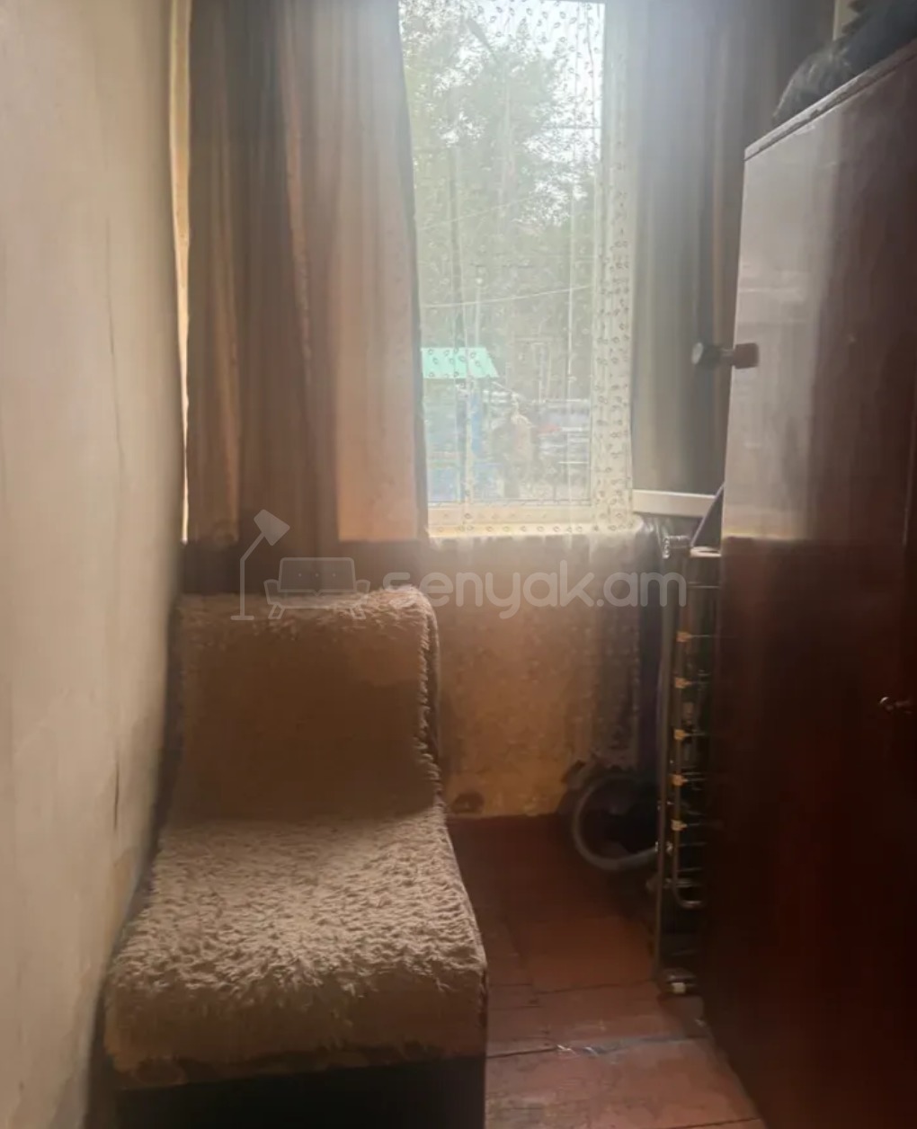 1 Սենյականոց Բնակարան Քարե Շենքում, 33քմ, 1/4 հարկ, Պետական Վիճակում