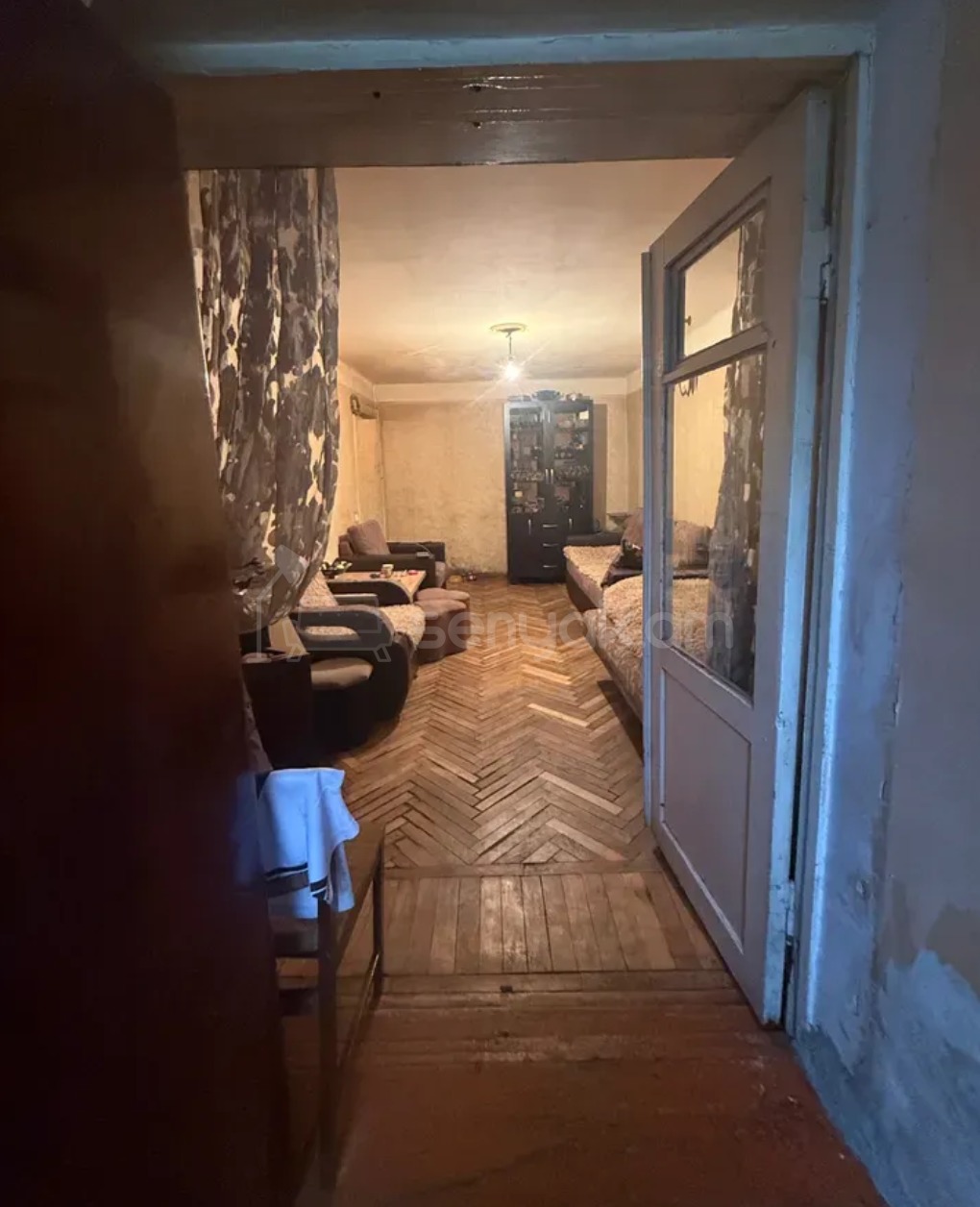 1 Սենյականոց Բնակարան Քարե Շենքում, 33քմ, 1/4 հարկ, Պետական Վիճակում