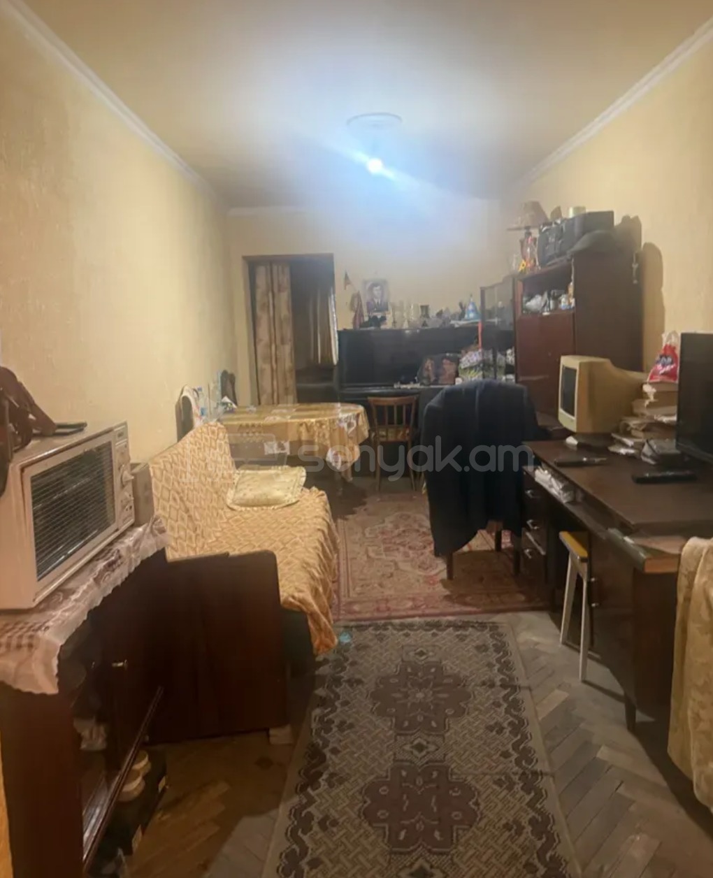 1 Սենյականոց Բնակարան Քարե Շենքում, 33քմ, 1/4 հարկ, Պետական Վիճակում