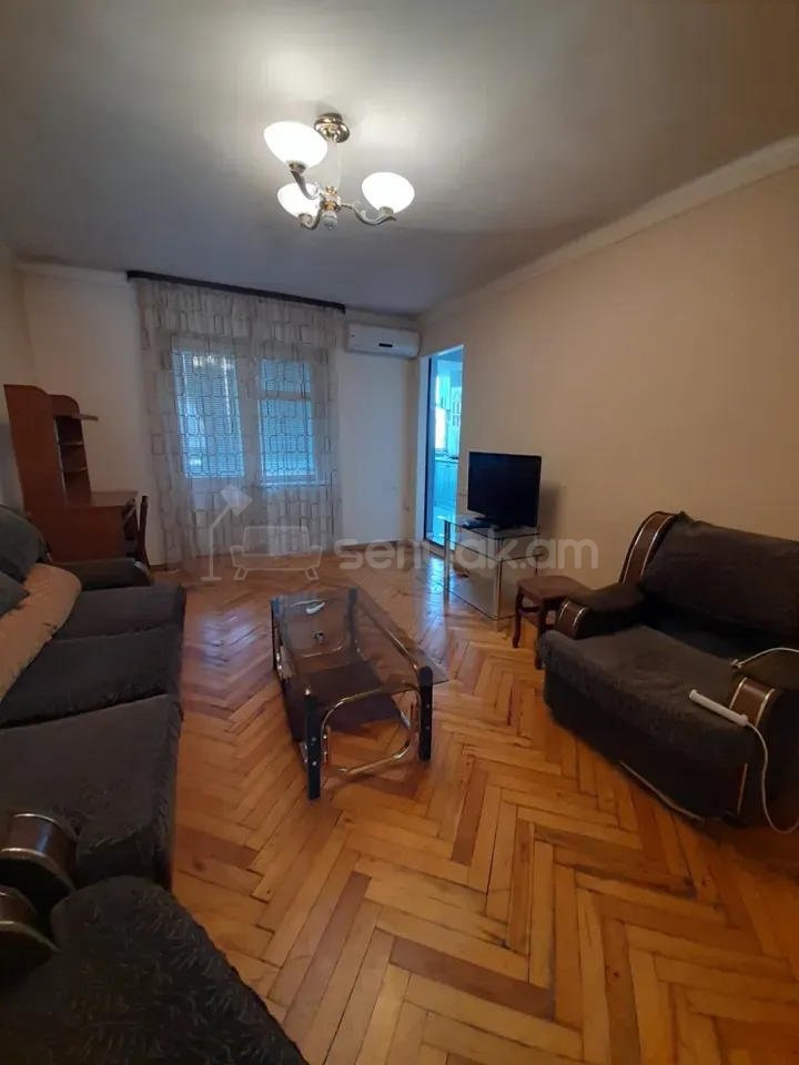 2 Սենյականոց Բնակարան Քարե Շենքում, 57քմ, 5/5 հարկ, Նորմալ Վիճակում