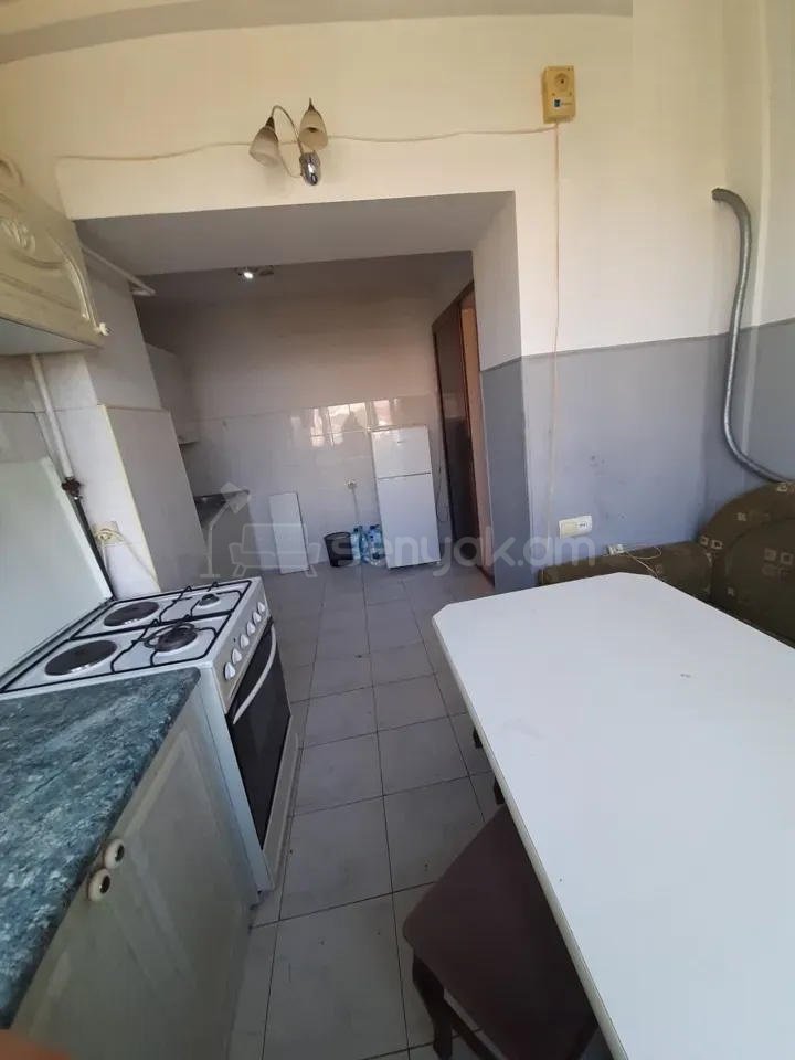 2 Սենյականոց Բնակարան Քարե Շենքում, 57քմ, 5/5 հարկ, Նորմալ Վիճակում