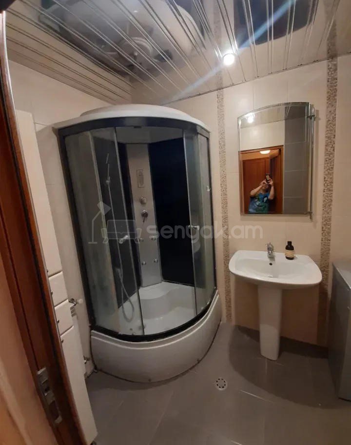 2 Սենյականոց Բնակարան Քարե Շենքում, 57քմ, 5/5 հարկ, Նորմալ Վիճակում