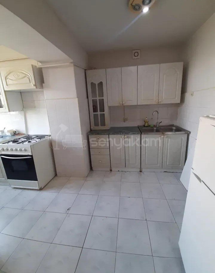 2 Սենյականոց Բնակարան Քարե Շենքում, 57քմ, 5/5 հարկ, Նորմալ Վիճակում