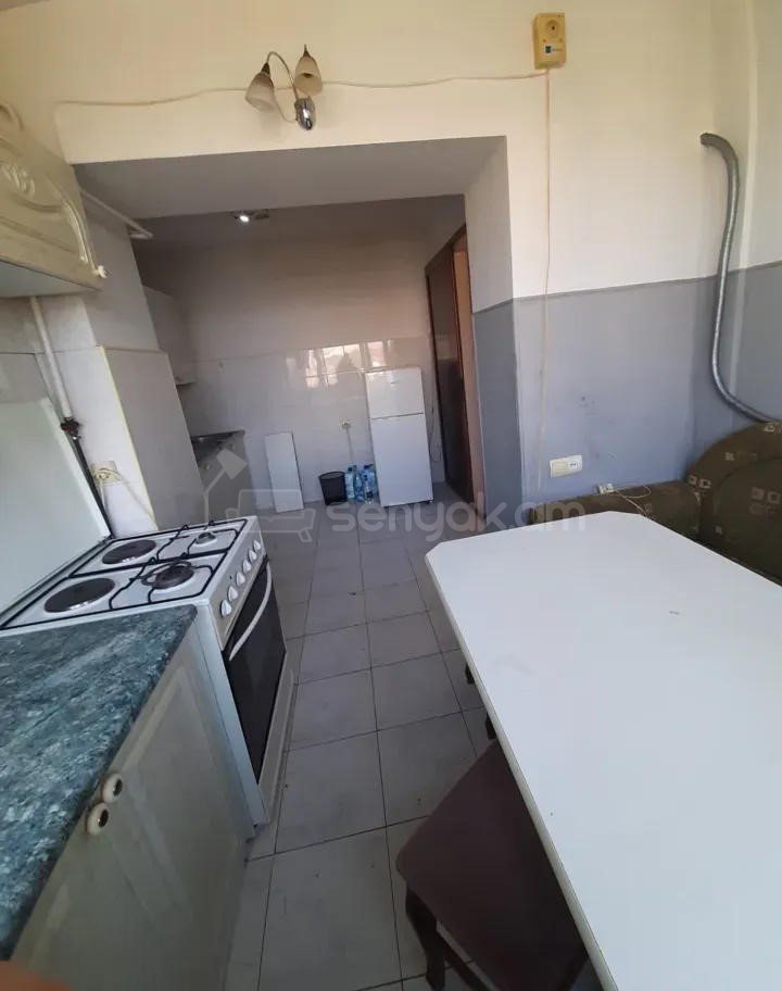 2 Սենյականոց Բնակարան Քարե Շենքում, 57քմ, 5/5 հարկ, Նորմալ Վիճակում