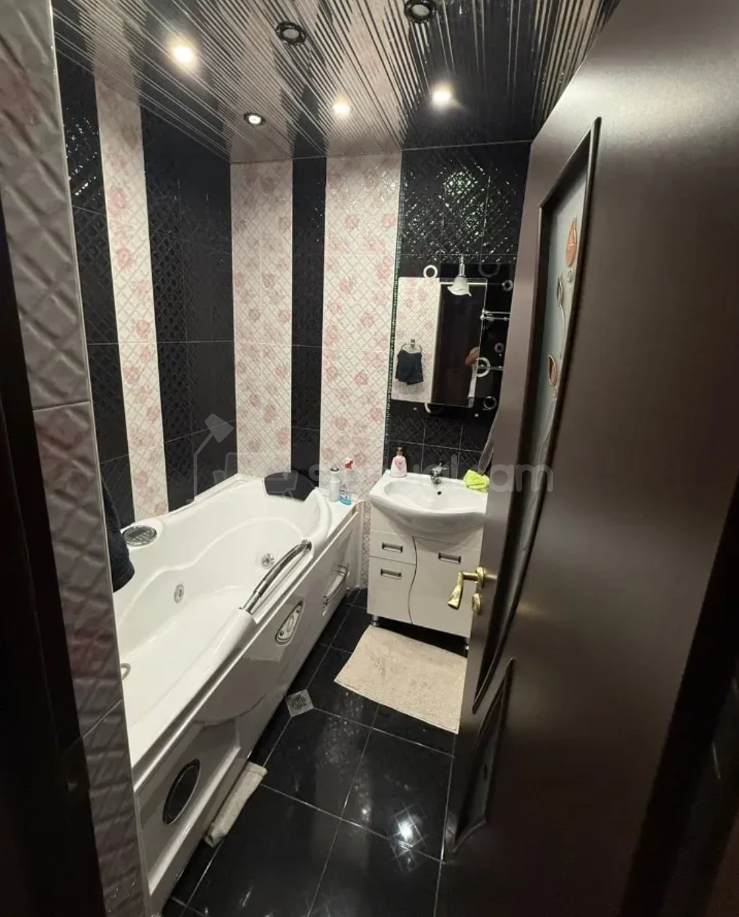 3 Սենյականոց Բնակարան, 103քմ, 4/8 հարկ, Կապիտալ Վերանորոգված, Կահավորված