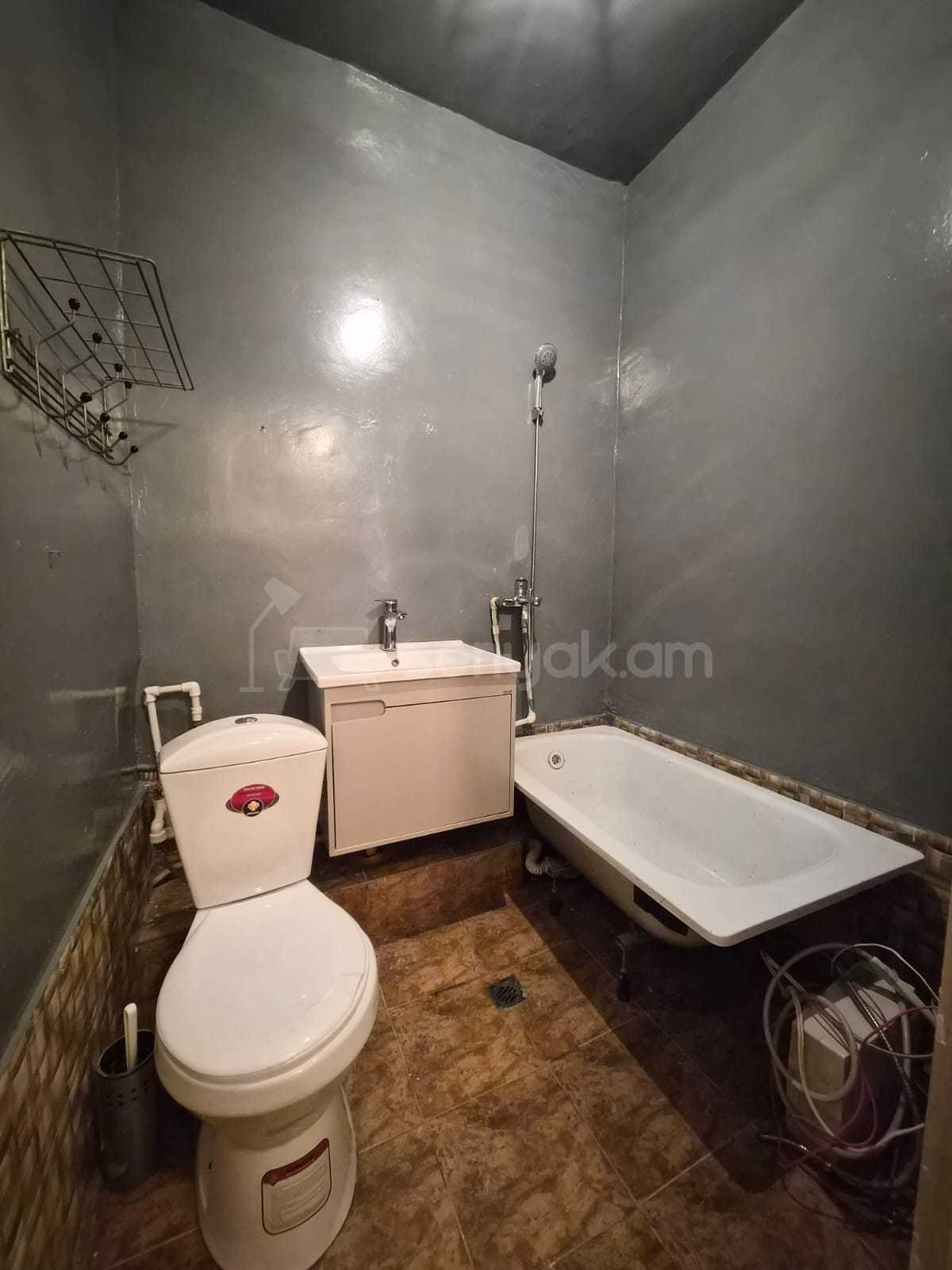 2 Սենյականոց Բնակարան, 41քմ, 2/9 հարկ, Կոսմետիկ Վերանորոգված