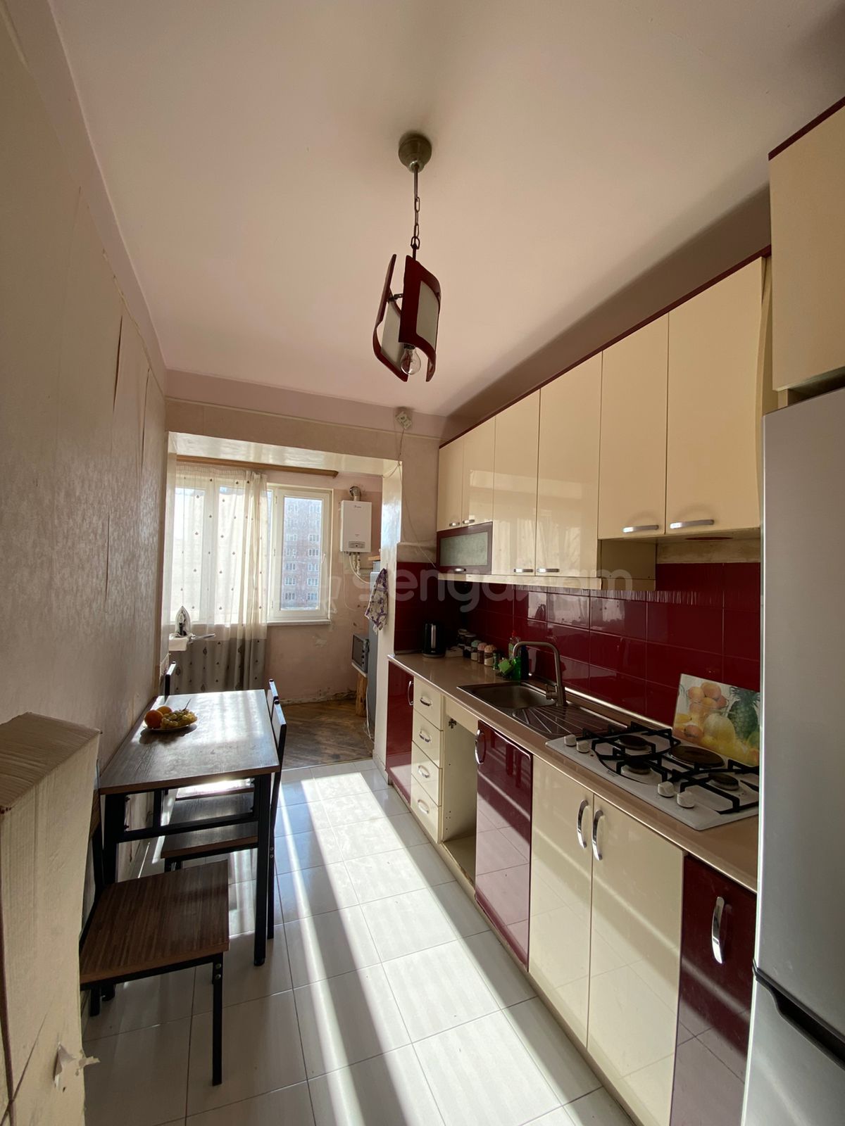 3 Սենյականոց Բնակարան Քարե Շենքում, 75քմ, 4/5 հարկ, Նորմալ Վիճակում