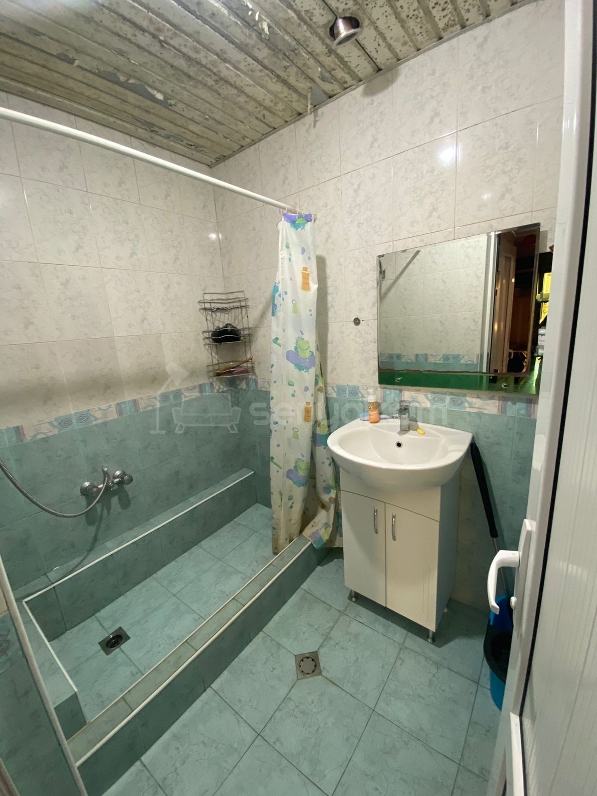 3 Սենյականոց Բնակարան Քարե Շենքում, 75քմ, 4/5 հարկ, Նորմալ Վիճակում