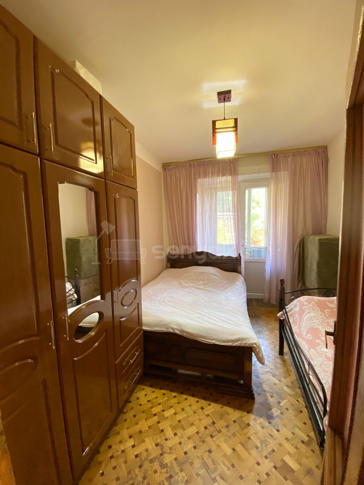 3 Սենյականոց Բնակարան Քարե Շենքում, 75քմ, 4/5 հարկ, Նորմալ Վիճակում