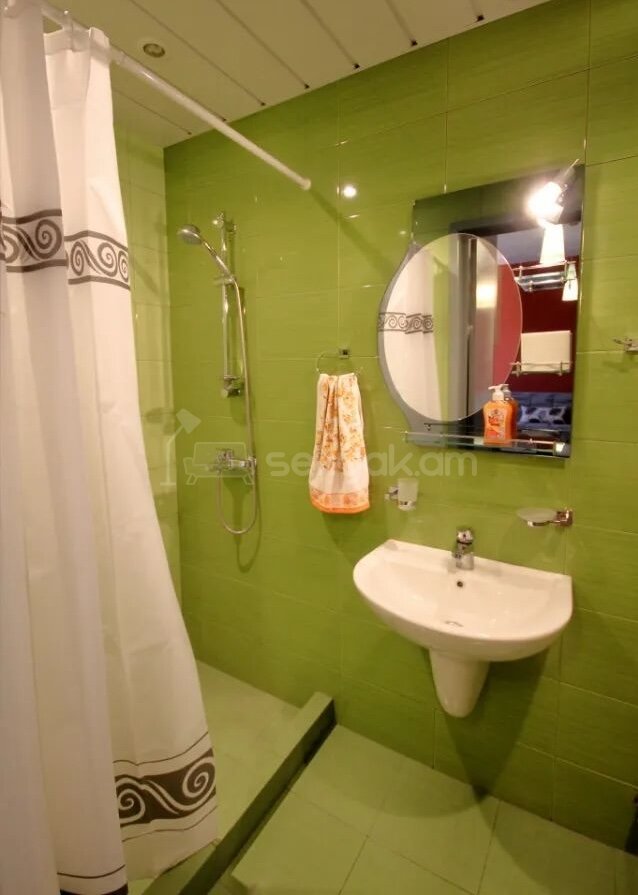 2 Սենյականոց Բնակարան Քարե Շենքում, 40քմ, 3/4 հարկ, Դիզայներական Վերանորոգված, Կահավորված