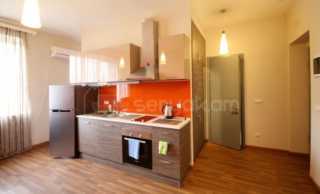 2 Սենյականոց Բնակարան Քարե Շենքում, 40քմ, 3/4 հարկ, Դիզայներական Վերանորոգված, Կահավորված