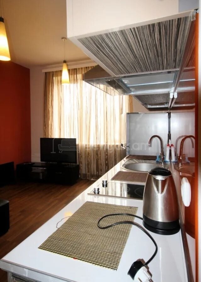 2 Սենյականոց Բնակարան Քարե Շենքում, 40քմ, 3/4 հարկ, Դիզայներական Վերանորոգված, Կահավորված