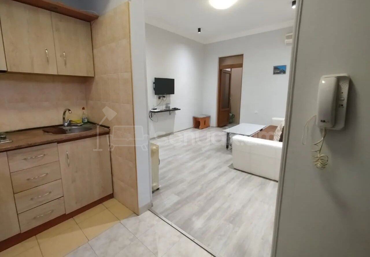 2 Սենյականոց Բնակարան Քարե Շենքում, 33քմ, 1/5 հարկ, Կապիտալ Վերանորոգված