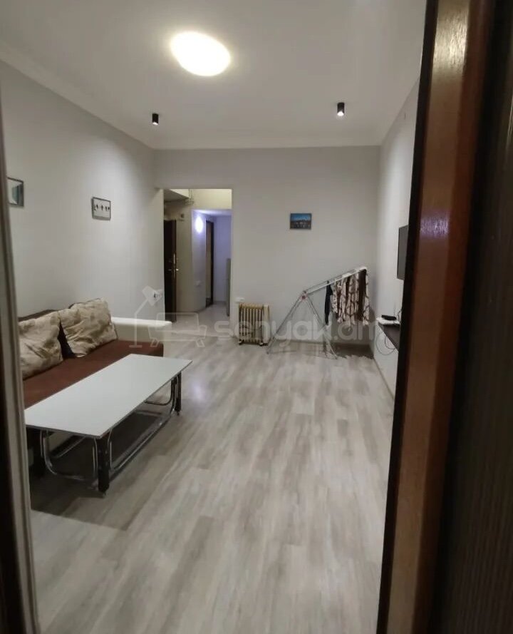 2 Սենյականոց Բնակարան Քարե Շենքում, 33քմ, 1/5 հարկ, Կապիտալ Վերանորոգված