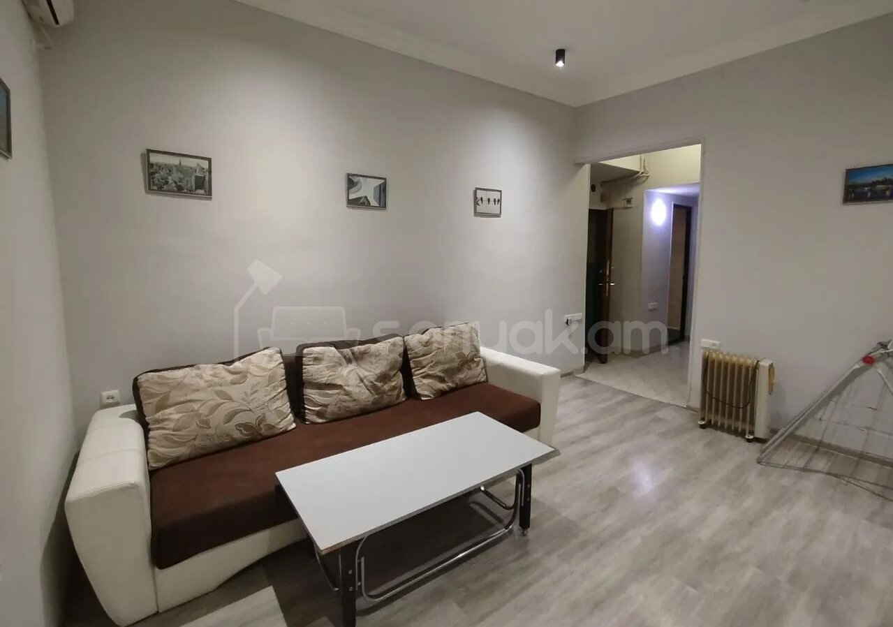 2 Սենյականոց Բնակարան Քարե Շենքում, 33քմ, 1/5 հարկ, Կապիտալ Վերանորոգված