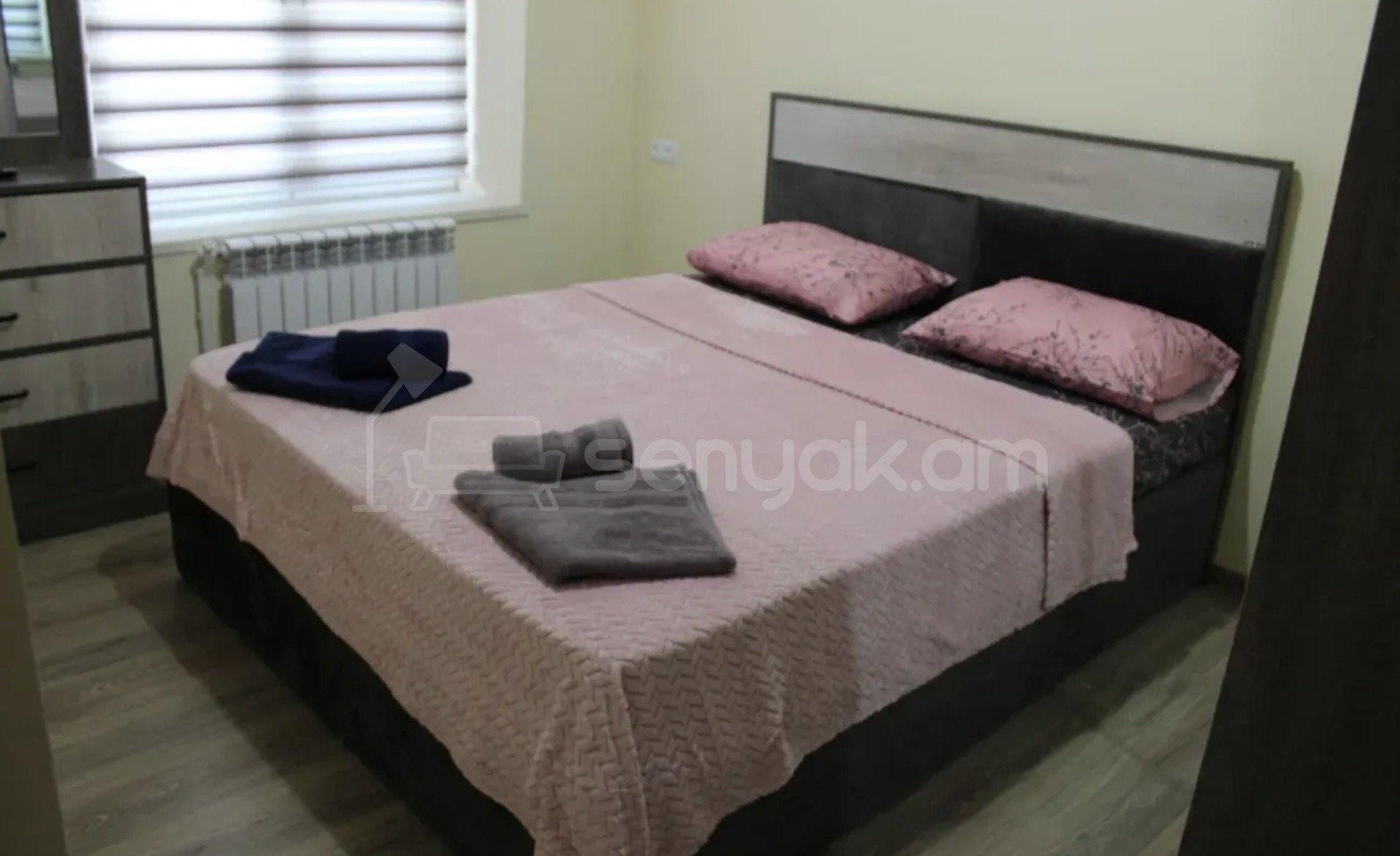 3 Սենյականոց Բնակարան Քարե Շենքում, 81քմ, 3/3 հարկ, Կապիտալ Վերանորոգված, Կահավորված