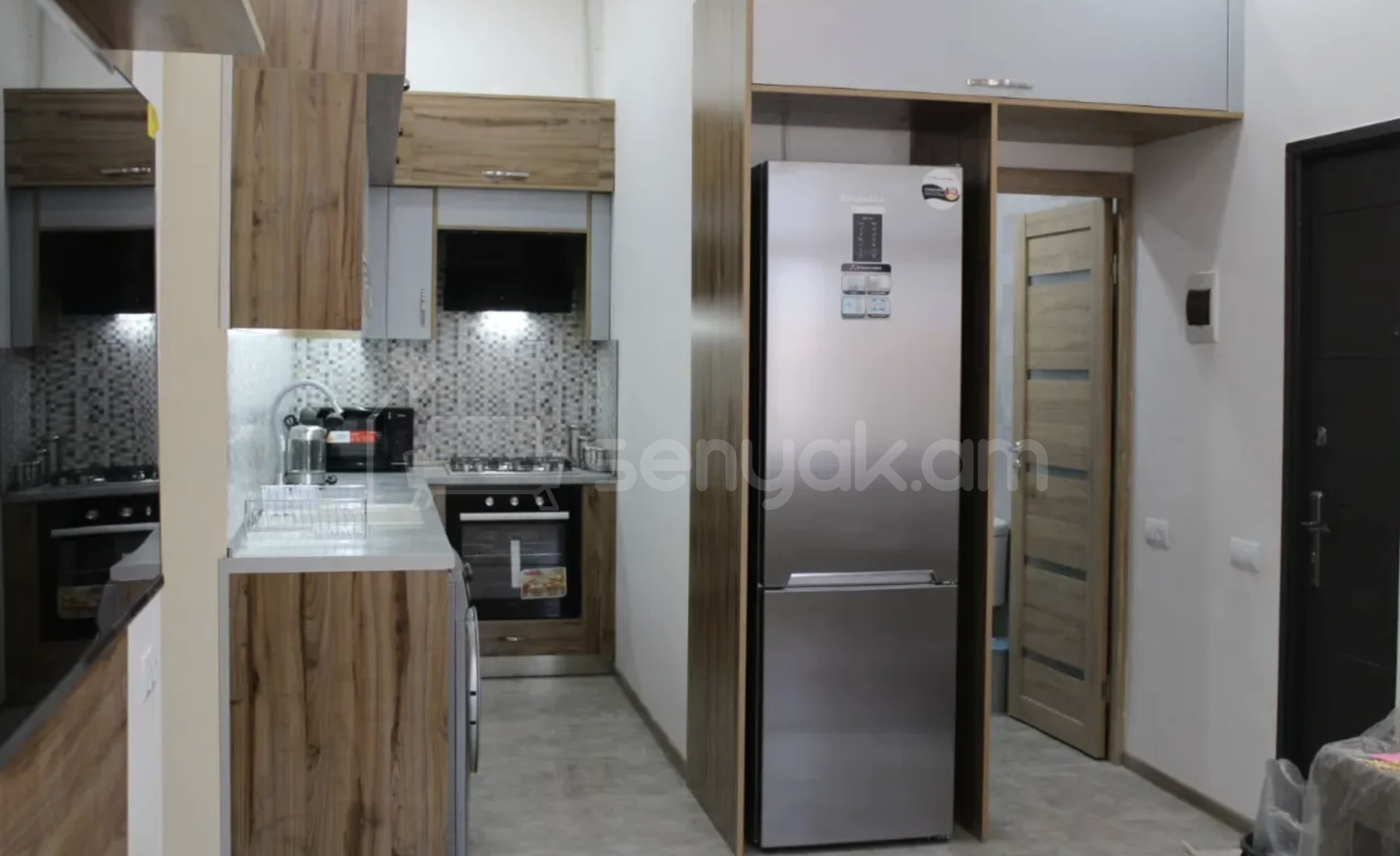 3 Սենյականոց Բնակարան Քարե Շենքում, 81քմ, 3/3 հարկ, Կապիտալ Վերանորոգված, Կահավորված