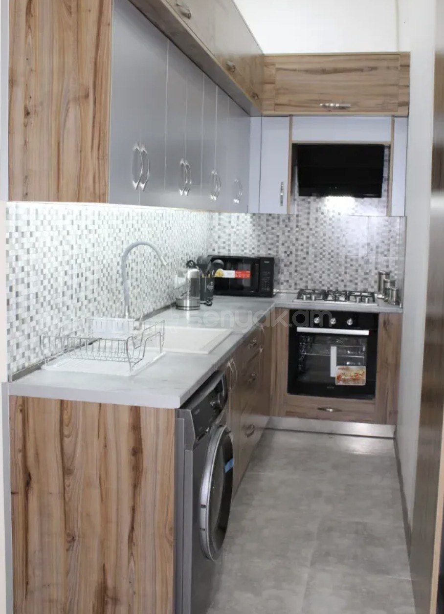 3 Սենյականոց Բնակարան Քարե Շենքում, 81քմ, 3/3 հարկ, Կապիտալ Վերանորոգված, Կահավորված