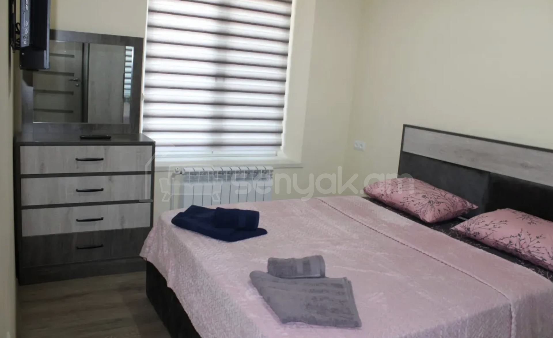 3 Սենյականոց Բնակարան Քարե Շենքում, 81քմ, 3/3 հարկ, Կապիտալ Վերանորոգված, Կահավորված