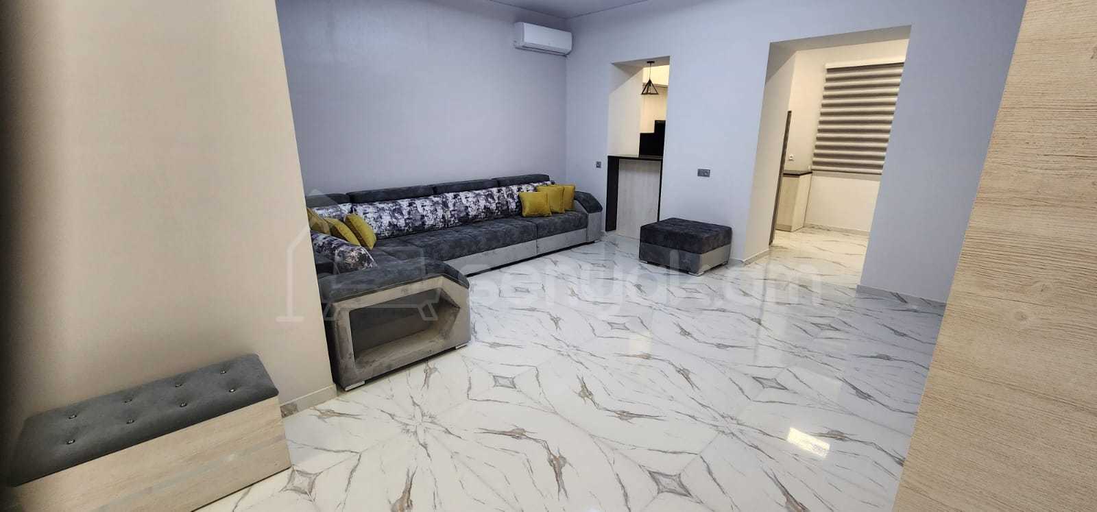 4 Սենյականոց Բնակարան Քարե Շենքում, 100քմ, 2/4 հարկ, Դիզայներական Վերանորոգված, Կահավորված