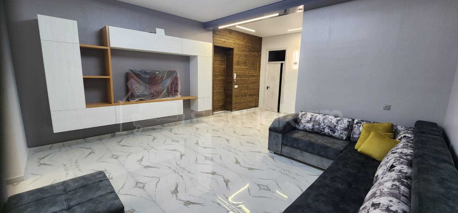 4 Սենյականոց Բնակարան Քարե Շենքում, 100քմ, 2/4 հարկ, Դիզայներական Վերանորոգված, Կահավորված