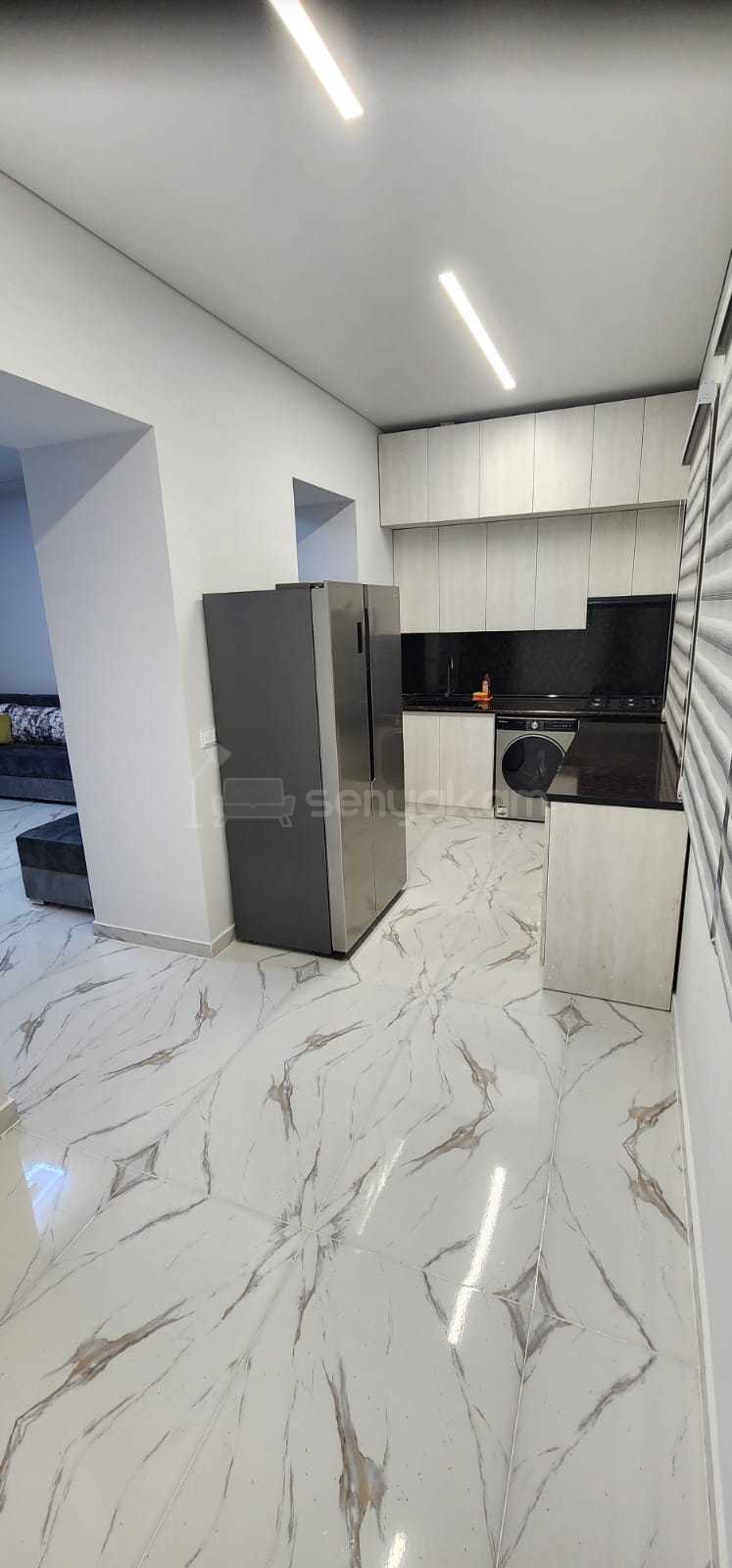 4 Սենյականոց Բնակարան Քարե Շենքում, 100քմ, 2/4 հարկ, Դիզայներական Վերանորոգված, Կահավորված