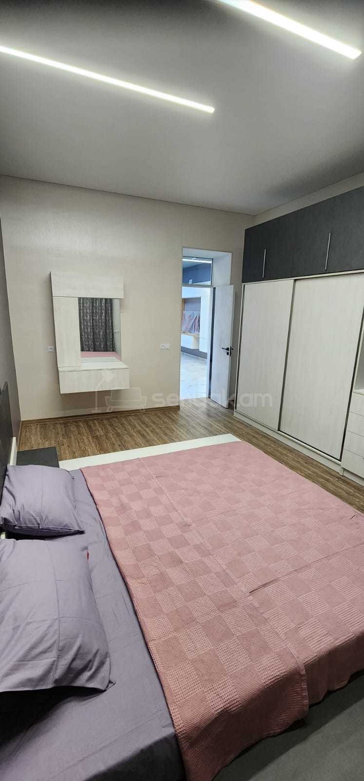 4 Սենյականոց Բնակարան Քարե Շենքում, 100քմ, 2/4 հարկ, Դիզայներական Վերանորոգված, Կահավորված