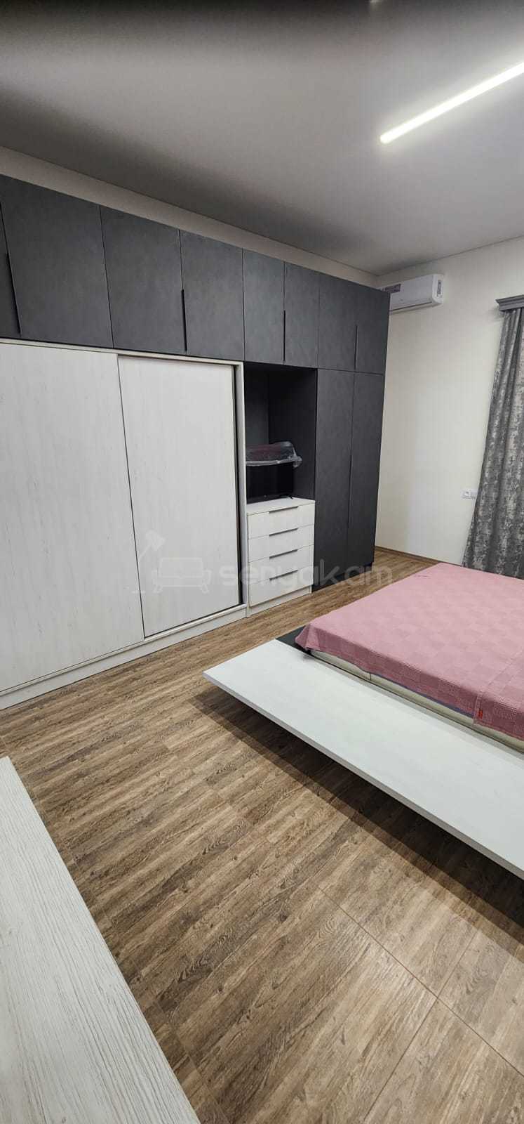 4 Սենյականոց Բնակարան Քարե Շենքում, 100քմ, 2/4 հարկ, Դիզայներական Վերանորոգված, Կահավորված