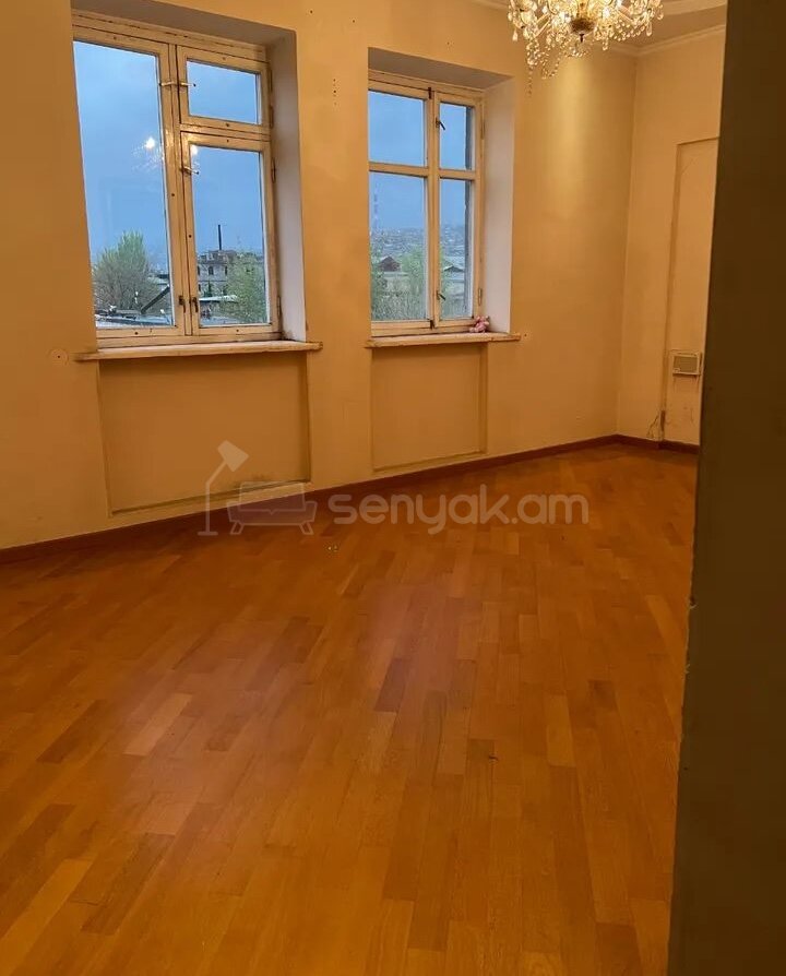 3 Սենյականոց Բնակարան Քարե Շենքում, 81քմ, 3/3 հարկ, Կոսմետիկ Վերանորոգված