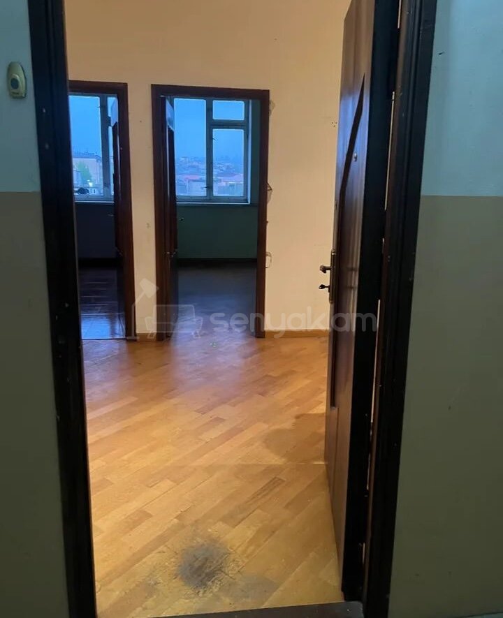 3 Սենյականոց Բնակարան Քարե Շենքում, 81քմ, 3/3 հարկ, Կոսմետիկ Վերանորոգված