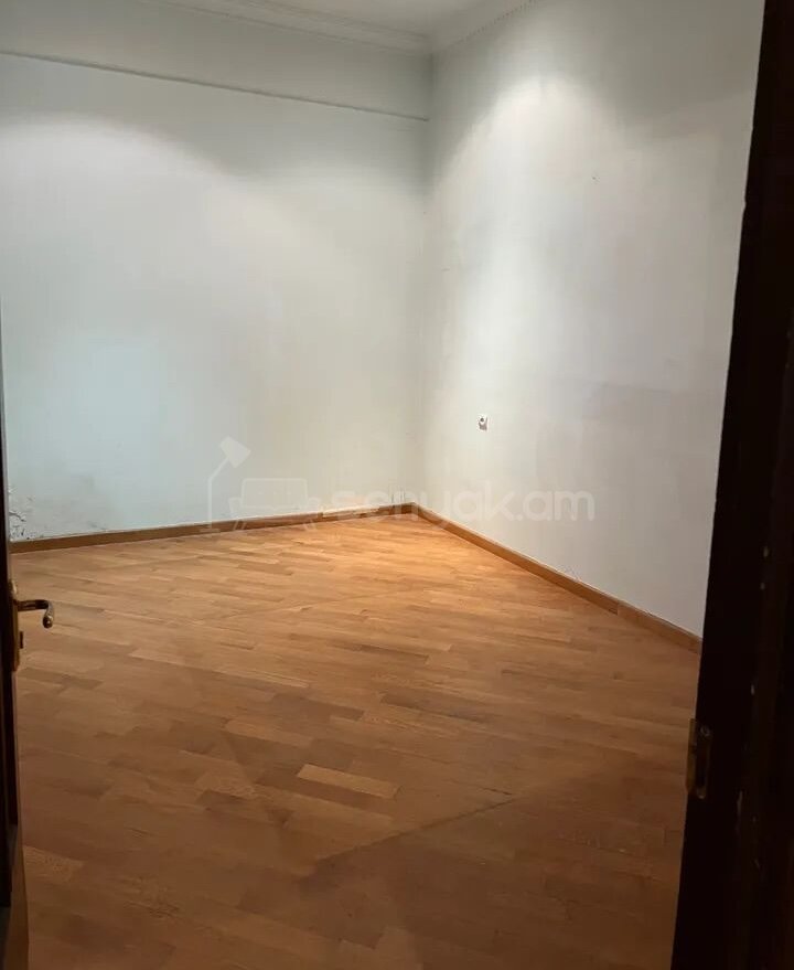 3 Սենյականոց Բնակարան Քարե Շենքում, 81քմ, 3/3 հարկ, Կոսմետիկ Վերանորոգված