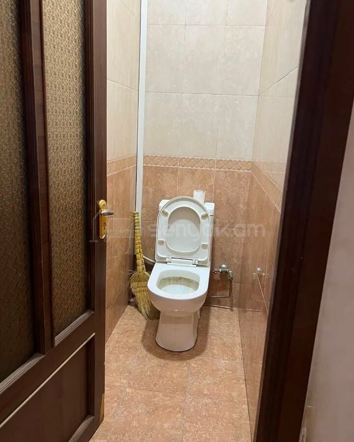 3 Սենյականոց Բնակարան Քարե Շենքում, 81քմ, 3/3 հարկ, Կոսմետիկ Վերանորոգված