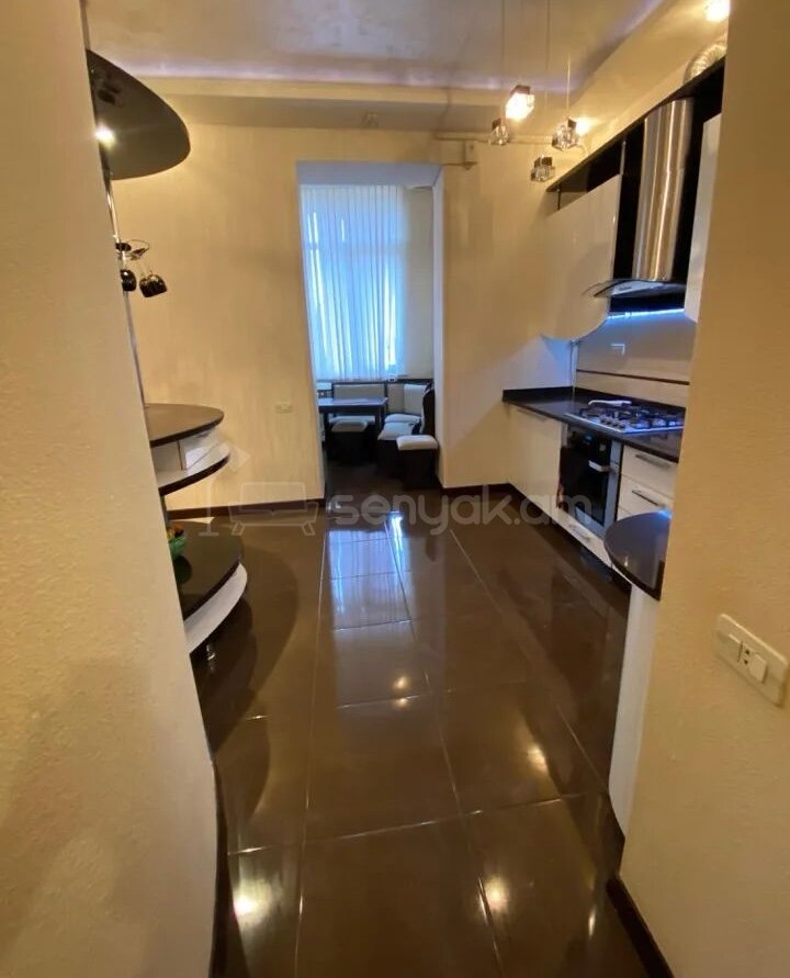 2 Սենյականոց Բնակարան Քարե Շենքում, 80քմ, 2/5 հարկ, Կապիտալ Վերանորոգված, Կահավորված