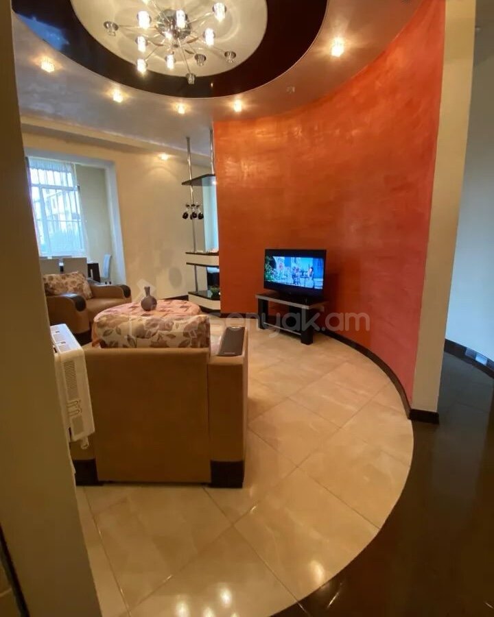 2 Սենյականոց Բնակարան Քարե Շենքում, 80քմ, 2/5 հարկ, Կապիտալ Վերանորոգված, Կահավորված