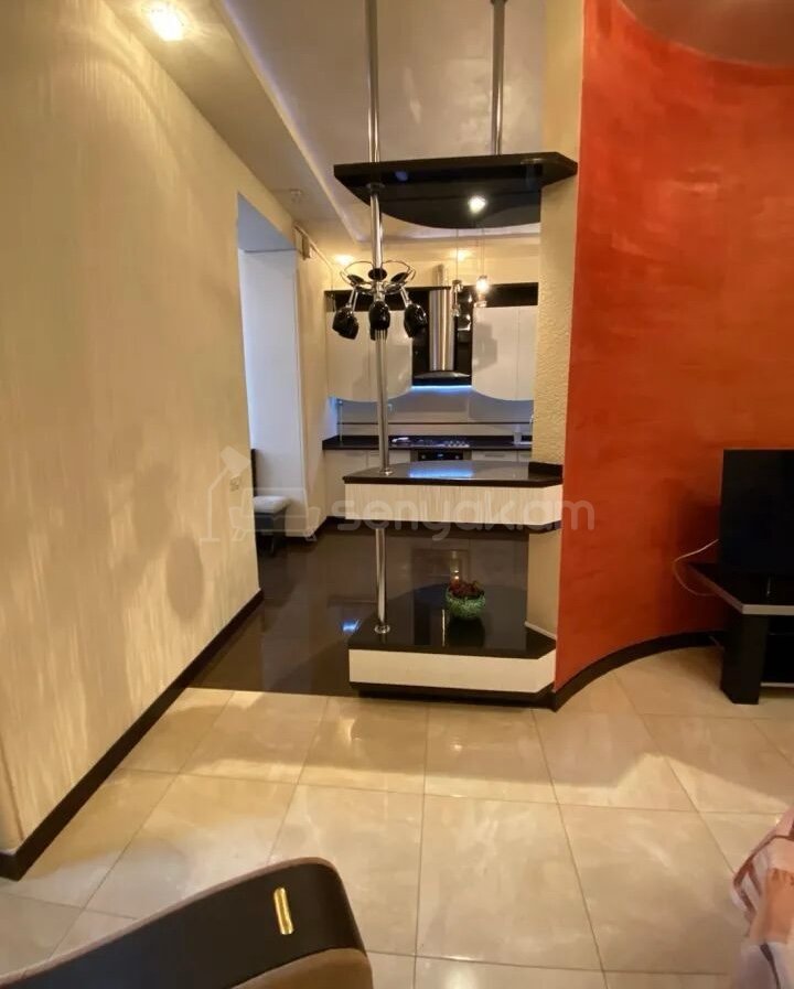 2 Սենյականոց Բնակարան Քարե Շենքում, 80քմ, 2/5 հարկ, Կապիտալ Վերանորոգված, Կահավորված