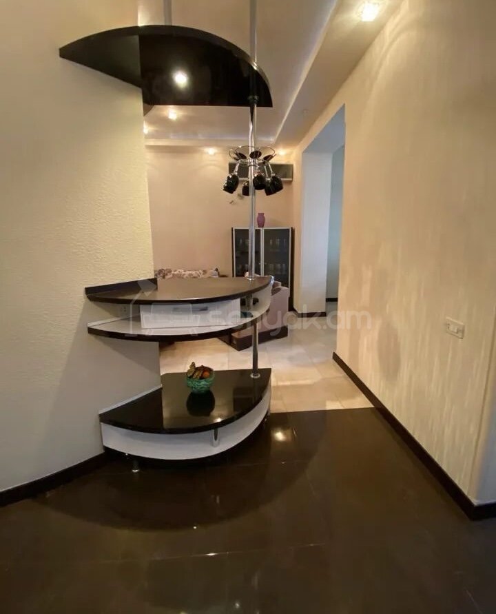 2 Սենյականոց Բնակարան Քարե Շենքում, 80քմ, 2/5 հարկ, Կապիտալ Վերանորոգված, Կահավորված