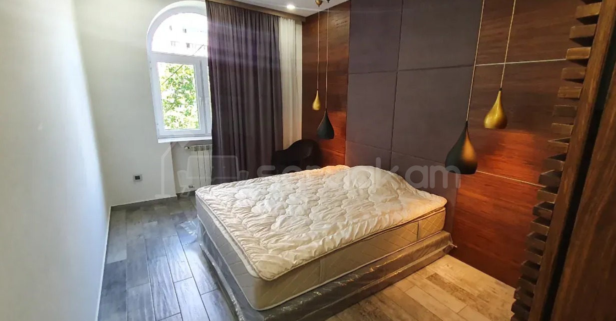 3 Սենյականոց Բնակարան Քարե Շենքում, 83քմ, 5/5 հարկ, Դիզայներական Վերանորոգված, Կահավորված, Արևկող