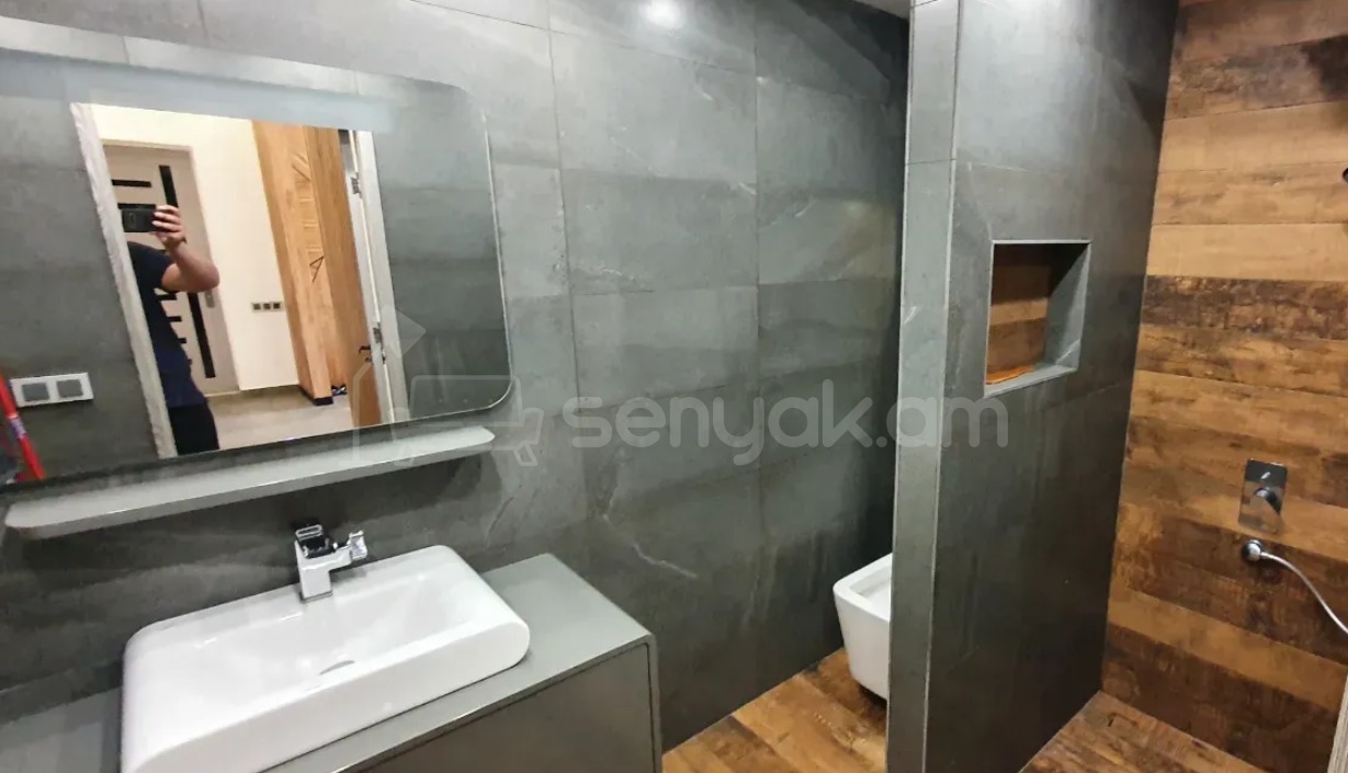 3 Սենյականոց Բնակարան Քարե Շենքում, 83քմ, 5/5 հարկ, Դիզայներական Վերանորոգված, Կահավորված, Արևկող