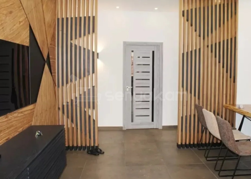 3 Սենյականոց Բնակարան Քարե Շենքում, 83քմ, 5/5 հարկ, Դիզայներական Վերանորոգված, Կահավորված, Արևկող